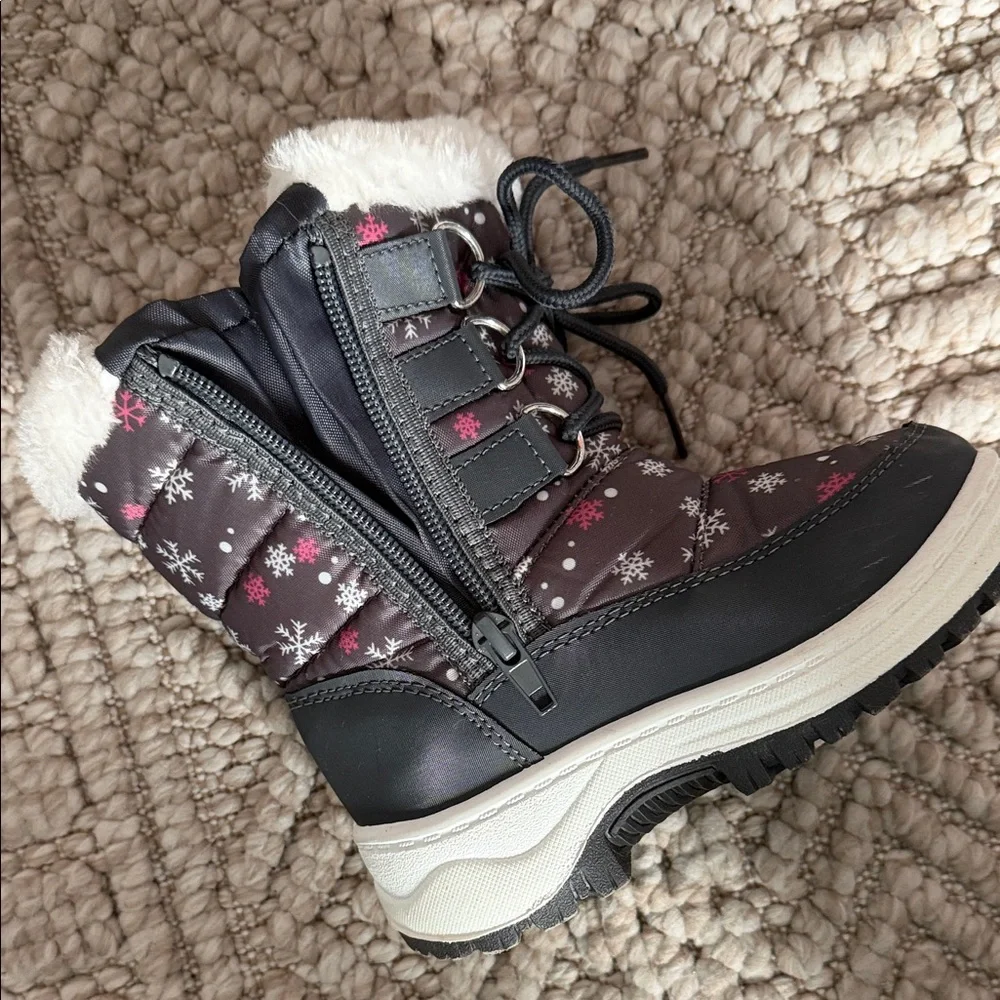 Cozy Snowflake Kids Boots - Black and White